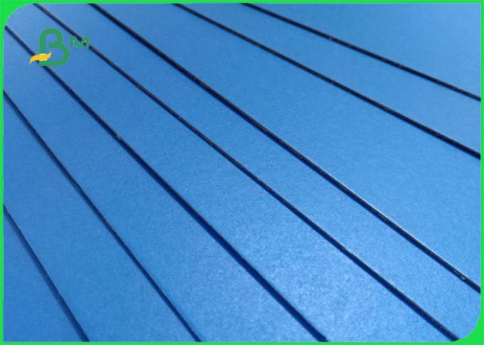 720*1020mm 장에 있는 파란 착용 저항하는 래커를 칠한 finsh 광택 있는 마분지를 치수를 재십시오