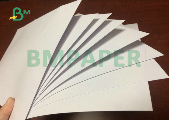 높은 순백 71 센티미터 72 센티미터 폭은 재생 카드를 위한 280gsm 300gsm 블루코레 C2S 종이를 끌어당깁니다